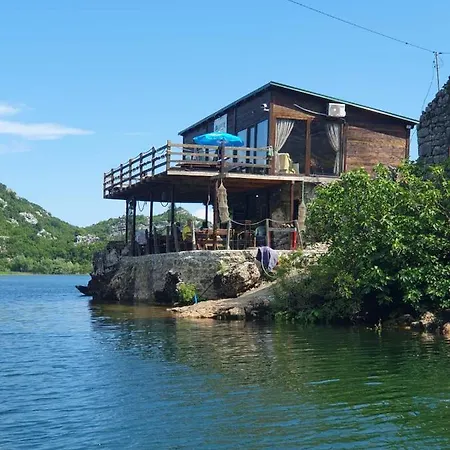 Karucki Krs 아파트 포드고리차